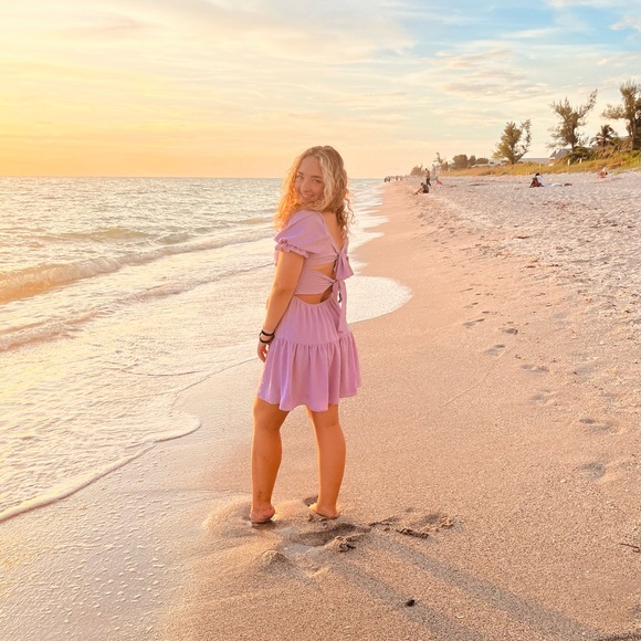 Meet your Posher, Addison - Picture 2 of 5